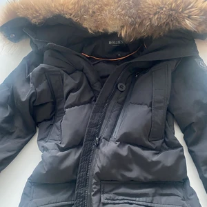 Hollies jacka  - Oanvänd jacka, varm och skön med äkta päls köpt för 5000+ mer information gå dm och de går att leverera också ❤️