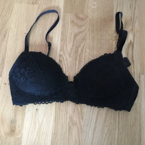 Monki topp/bh - supersöt bh från monki som blivit för liten för mig🥺❤️