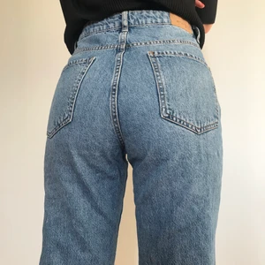 Högmidjade jeans - Högmidjade ankeljeans från ginatricot. Skitsnygga men tyvärr inte använda på länge pga. Blivit lite för stora.