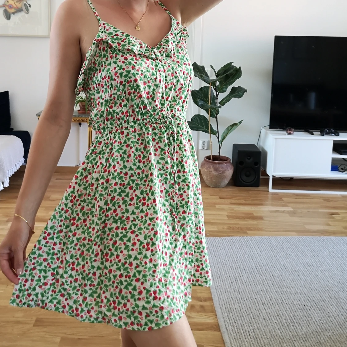 Blommig klänning från H&M i storlek 40