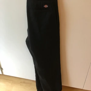 Dickies svarta 874 32/32 - Ett par svarta dickies knappt använda. 