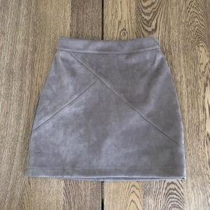 Kjol - Kjol i fejk mocka fint skick