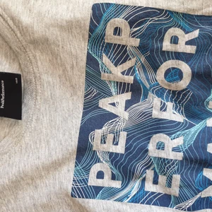 PEAK - Vuxit ur plagget mkt fräscht skick