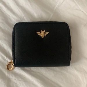 Svart plånbok - Superfin och praktisk svart plånbok som jag aldrig använt denna är i superbra skick