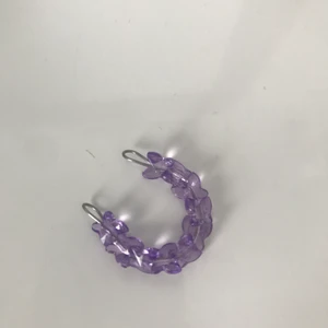 Egengjorda ringar  - Ringen är gjord av ståltråd och har lila fjärilar 💜.           Ringen är öppen och är då justerbar så den passar alla fingrar!