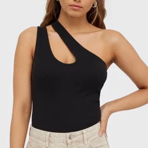 Top strl S - Helt ny! Aldrig använd, storlek S men lite stor för mig. Passar även M 