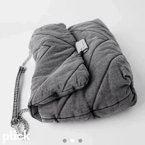 Jeansväska zara  - Säljer denna jeansväskan från zara⚡️⚡️ 