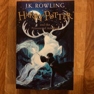 Harry Potter & the prisoner of Azkaban  - Har ej läst den och köpte den för några år sen :) står ej för postens slarv å den är på engelska. Boken ligger hos mamma och kommer ta 1-2 dagar innan den blir skickad efter betalning 