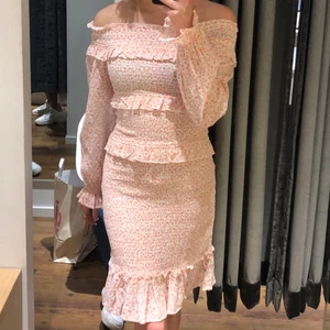 Klänning - Superfin klänning från bik bok i storlek xs 🤍, enbart använd en gång! 