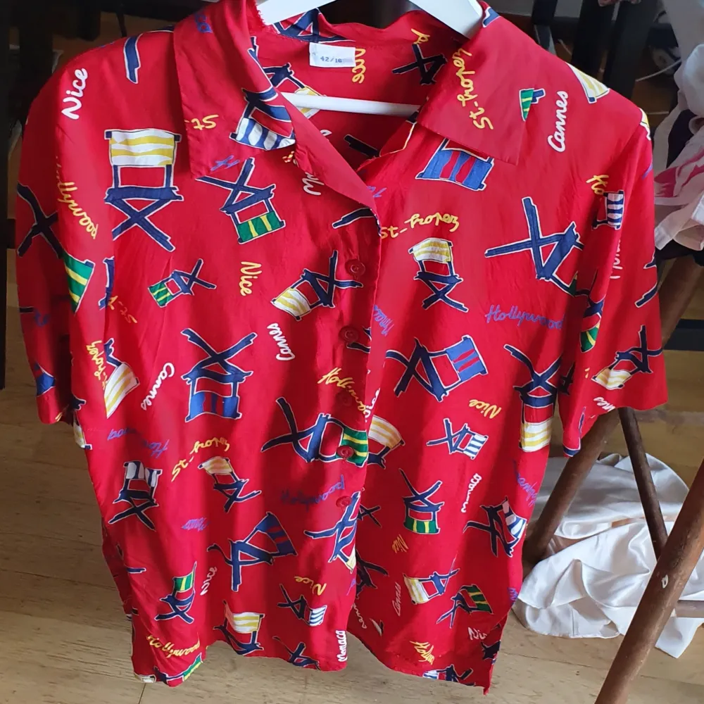 Säljer min söt 30 tal unisex summer skjorta.som är användade 2 gånger och passar gätte bra till Cowboys and buggy Stilar .Köpte I Sekondhand men I mycket bra skick .Finns fler bilder och bud med interest . Paidat.