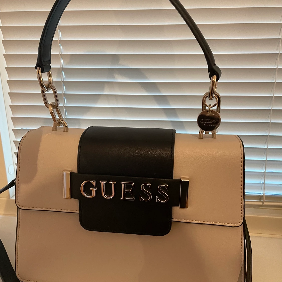 Guess väska - 90