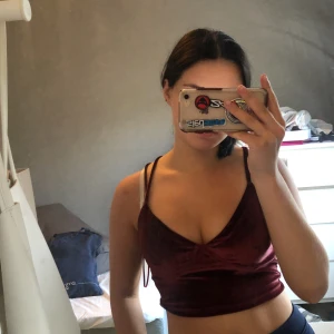 Topp - Säljer min helt oanvända tröja från bik bok med prislapp kvar💕