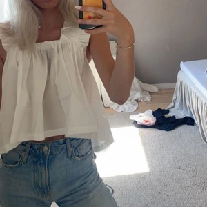 Linne från Gina tricot  - super super fint linne från Gina tricot! Säljer då det inte kommer att komma till användning!💞💞