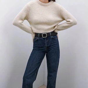 slutsåld tröja från Zara - sitter jättefint, bra längd för en croppad tjocktröja. 