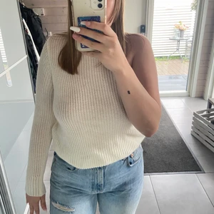 One shoulder tröja - As fin stickad one shoulder tröja