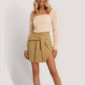 Topp! - Superfint topp från NA-KD. Använt 1 gång. Köparen står för frakten! 🌸🌸