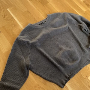 Stickad tröja  - Stickad tröja storlek m men passar även storlek s. Jag har s och den passar perfekt. 