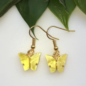 Fjärilsörhängen💛  - 19kr+12 frakt💛vill bara säga att köp går alltid före intresse, swishar du inte så går det vidare till andra