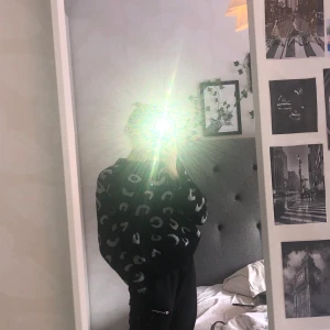 Stickad mönstrad tröja  - En super härlig stickad mönstrad tröja frän stay. Använd 1 gång. Köpt för 399 kr och säljer för 200 