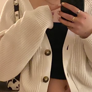 Kofta - Supersöt populär stickad kofta från Monki, säljs då den ej är min stil 💕💕Stl. Xs