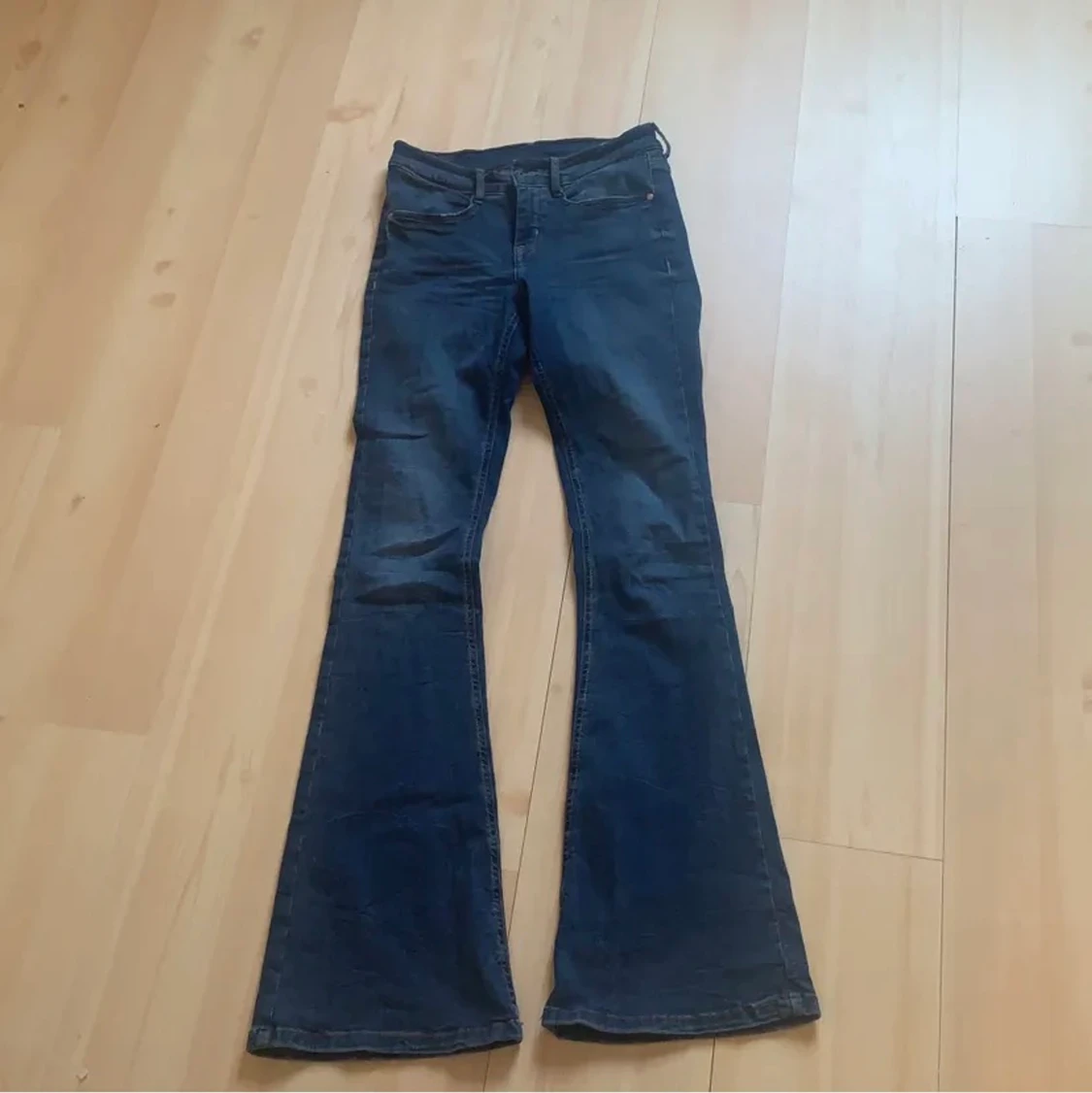 Bootcut jeans från bubbelroom  - 90