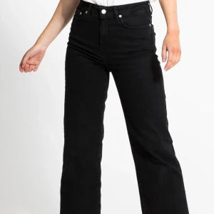 Jeans  - Säljer dessa oanvända jeans fråm lager 157⭐inköpta i höstas. 