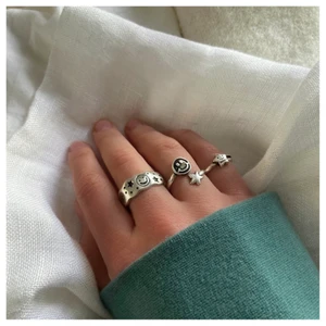 Smileyringar!! - Så söta och justerbara smileyringar!! 925 sterling silver, 99kr/styck och GRATIS FRAKT 🌈  Skriv meddelande vid intresse / kram 💞
