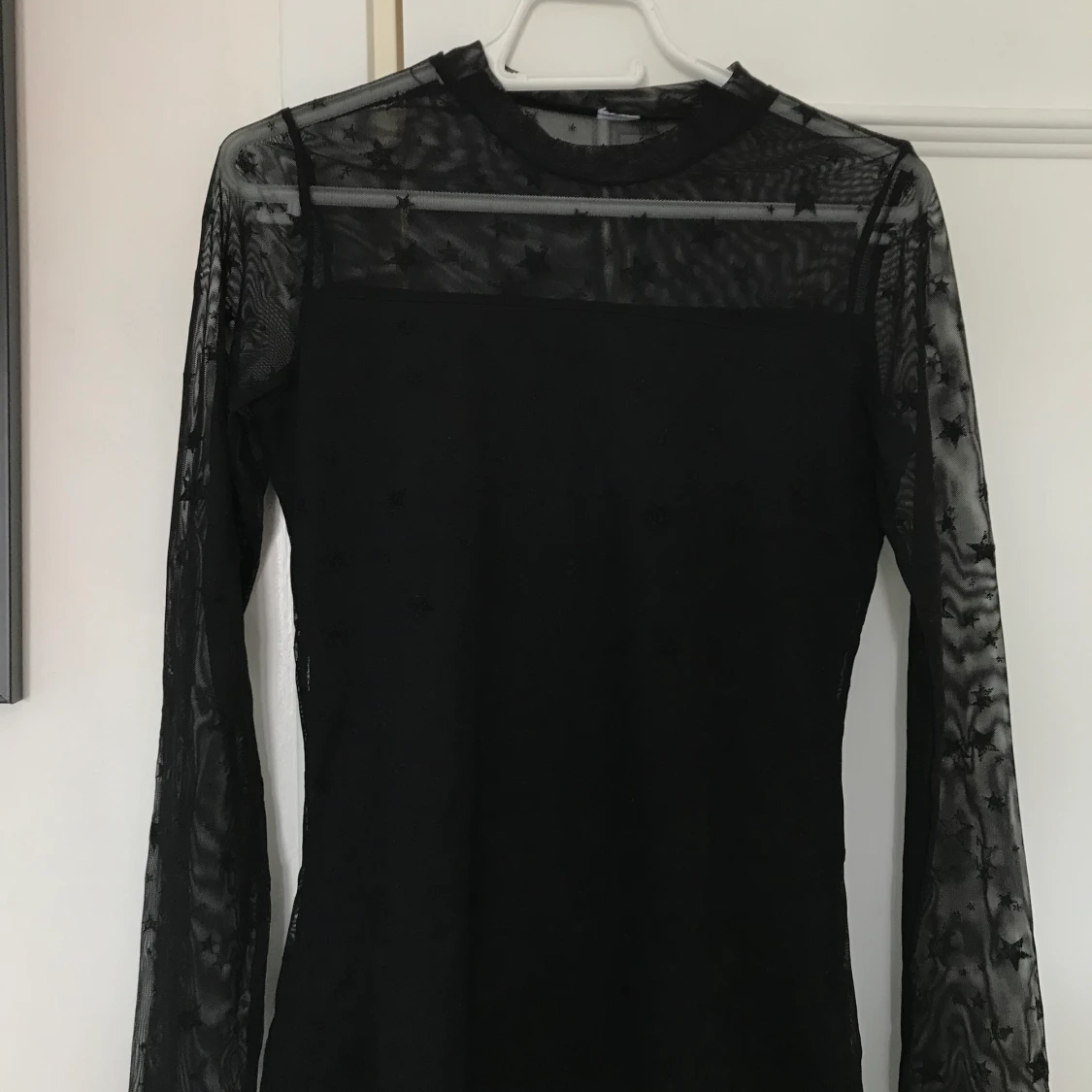 Svart långärmad med stjärnor