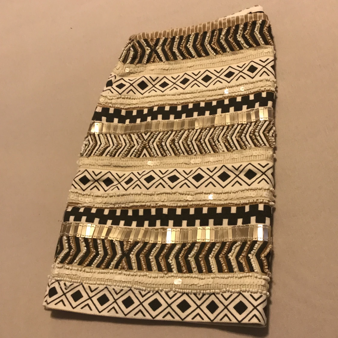 Mini skirt with acztec pattern Minikjol med Acztec-mönster med slitage på storlek S zara Trafaluc kjol - 90