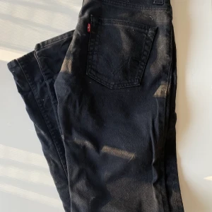 Levis jeans - Svarta Levis jeans 511, aldrig använda💞 strl 31/34 men skulle säga de är mer som 27/32