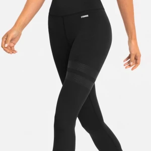 Tränings Tajts  - Säljer dessa svarta Stronger tights då jag har för mycket träningskläder. Otroligt skön passform, och använt fåtal gånger. Frakt tillkommer på 45kr. 🌷 Köparen står för frakten! Betalning sker via Swish. 🤍 