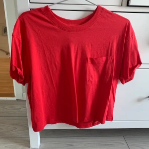 Croptop - En crop top i storlek M, helt ny och inte använd!😊