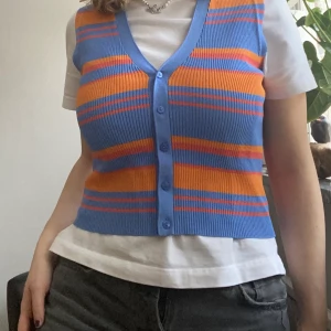 Zara väst - Randig väst från Zara som knappt har blivit använd. Köpare står för frakt :)