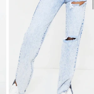 Jeans - Säljer mina jeans ifrån pretty little thing pga att de e lite för små för mig. Aldrig använda bara provade 1 gång. Pris kan diskuteras vid snabb affär