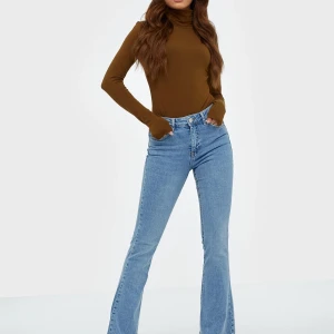 Gina bootcut - Bra längd för dig som är under 168 ca, lite korta på mig 170! Storlek M