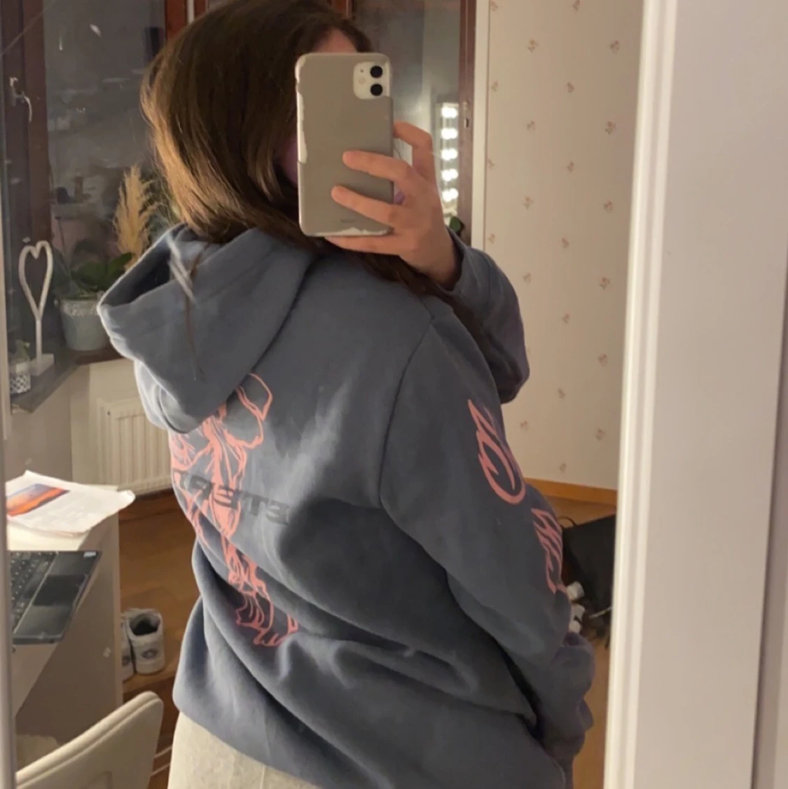 Skitsnygg slutsåld hoodie  - 90