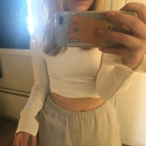 Tröja öppen rygg  - Jättefin topp från nakd, tyvärr inte kommit till användning, stl s 