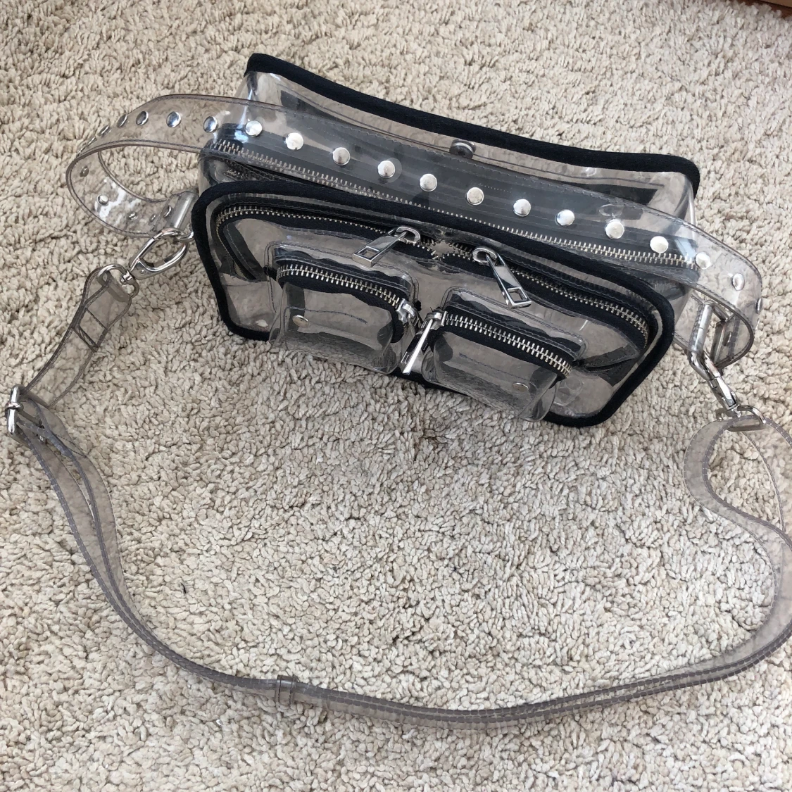 Nunoo bag genomglinlig