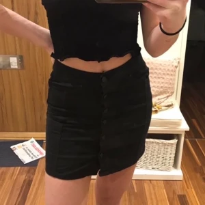 Jeanskjol  - Jeanskjol från Gina tricot❤️ frakt tillkommer 