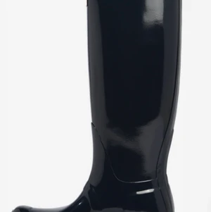 Gummistövlar Hunter  - Gummistövlar från Hunter. Storlek 38. Gummistövel 'ORIGINAL TALL GLOSS'. Nyskick, använda 1-5 gånger. Nypris 1369 :-. Mitt pris 450 :-. 