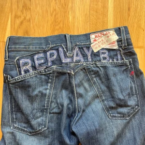 Replay jeans  - Så coola baggy jeans från replay, midjemått: 39, innerbenslängd: 66💕