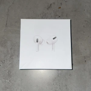 Hörlurar - Säljer hörlurar för mer frågar hör av er i dm snabb affär pris kan diskuteras då lätt paketet skickas i samma dag om ja kan annars nästa dag