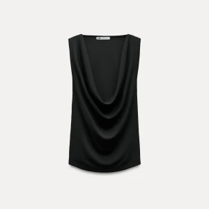 Linne med draperad u-ringning  - Snyggt svart linne från Zara med draperad halsringning. Storlek S, aldrig använd. 