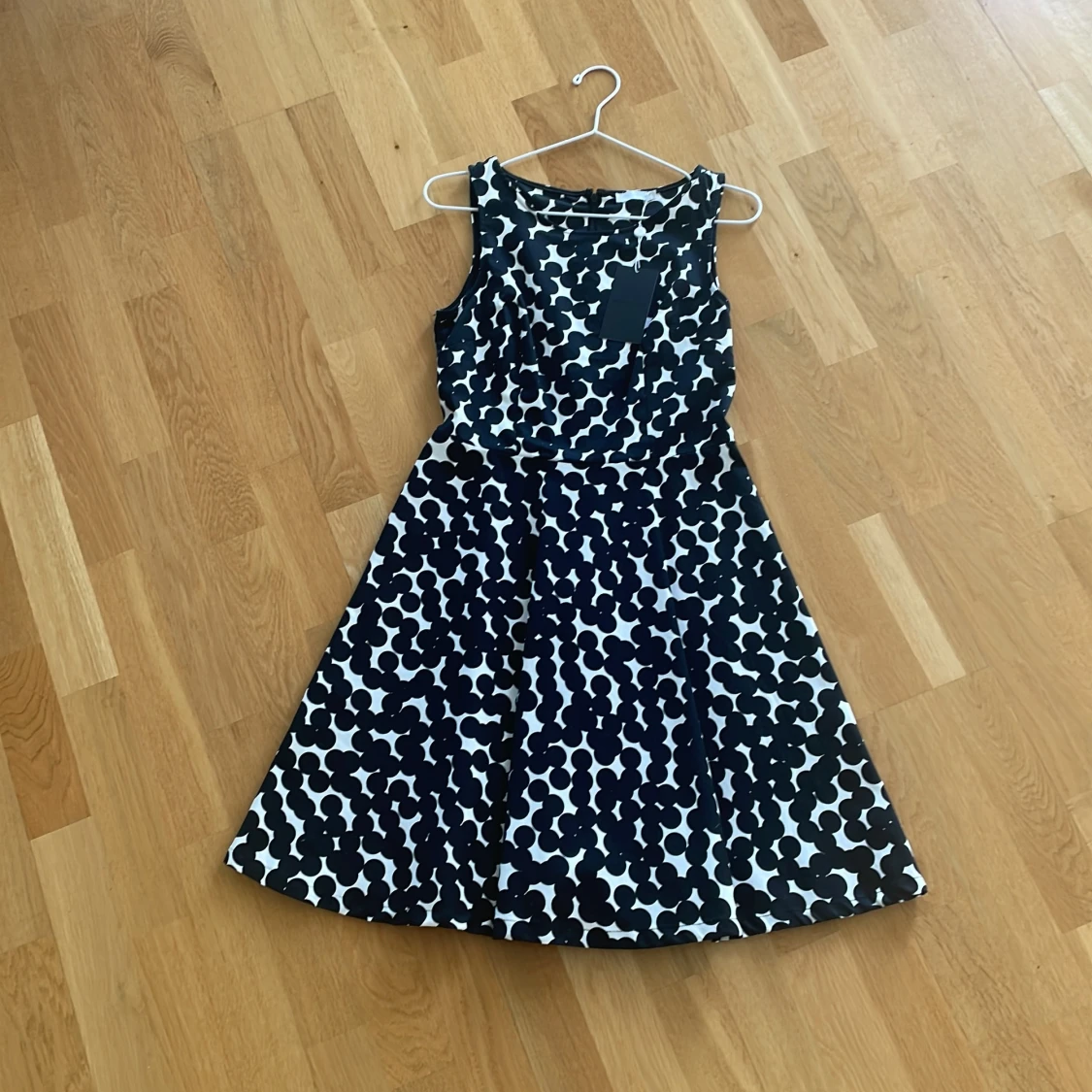 Svartvit mönstrad klänning från stockh lm  - 3