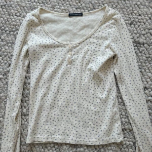 Brandy tröja - Tröja från Brandy Melville i bra skick🥰