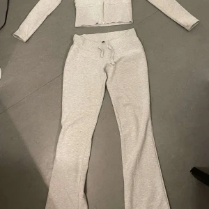 Grått mjukis set - Set från Nelly 