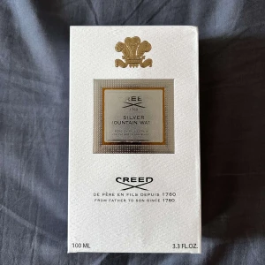 Creed Silver Mountain Water Parfym - Hej! Säljer min brosars Creed Silver Mountain Water parfym som han har aldrig använt. Han fick det som present, anledningen till varför han vill sälja den är för att han behöver snabbt pengar. Kom gärna med prisförslag! 