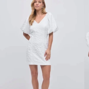 Finaste studentklänningen🩷 - Världens finaste studentklänning helt ny från Gina, var tyvärr för liten för mig🥲🩷 slutsåld!!