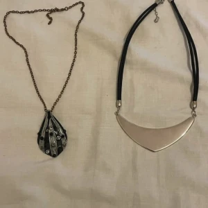 2000s halsband  - Har köpte men ej använt :)