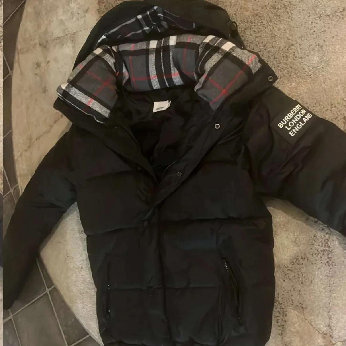 Svart dunjacka från Burberry - 1